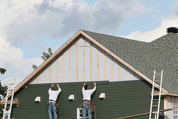 Professional Siding Installation technician working in Somerville, TN